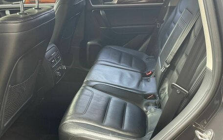 Volkswagen Touareg III, 2011 год, 2 390 000 рублей, 23 фотография
