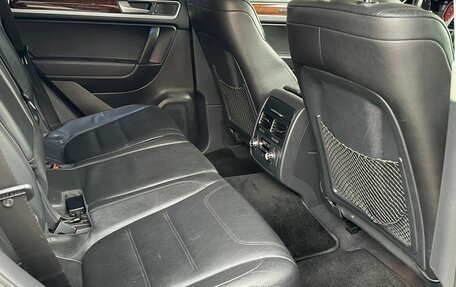 Volkswagen Touareg III, 2011 год, 2 390 000 рублей, 24 фотография
