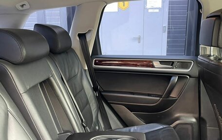 Volkswagen Touareg III, 2011 год, 2 390 000 рублей, 26 фотография