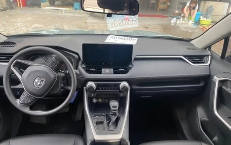 Toyota RAV4, 2023 год, 2 800 000 рублей, 9 фотография