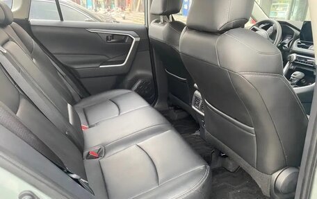 Toyota RAV4, 2023 год, 2 800 000 рублей, 15 фотография