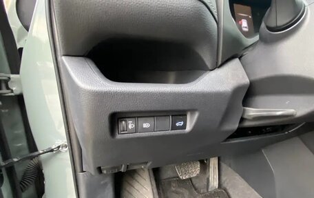 Toyota RAV4, 2023 год, 2 800 000 рублей, 11 фотография