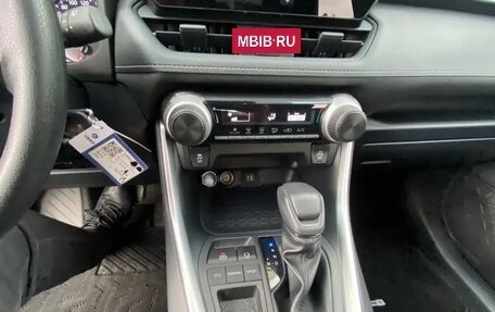 Toyota RAV4, 2023 год, 2 800 000 рублей, 12 фотография