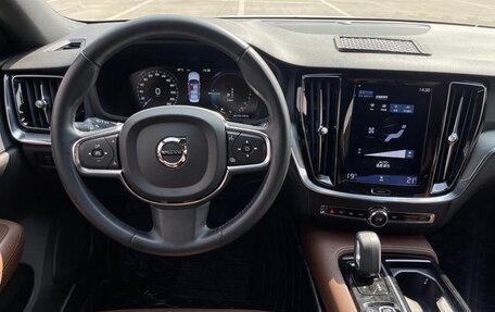 Volvo S60 III, 2021 год, 2 895 000 рублей, 2 фотография