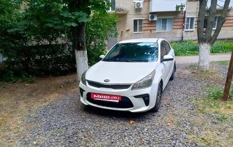 KIA Rio IV, 2018 год, 650 000 рублей, 2 фотография