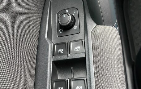 Volkswagen Tiguan II, 2019 год, 2 340 000 рублей, 19 фотография