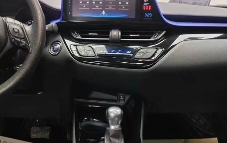 Toyota C-HR I рестайлинг, 2020 год, 1 608 000 рублей, 8 фотография