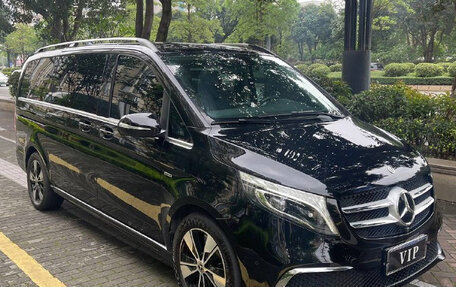 Mercedes-Benz V-Класс, 2022 год, 7 600 000 рублей, 3 фотография