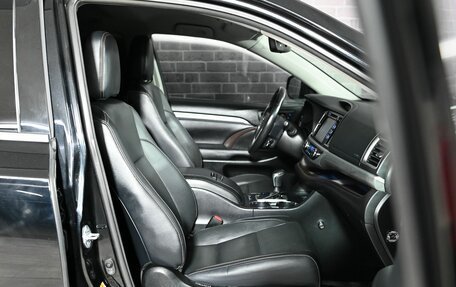 Toyota Highlander III, 2017 год, 4 400 000 рублей, 11 фотография