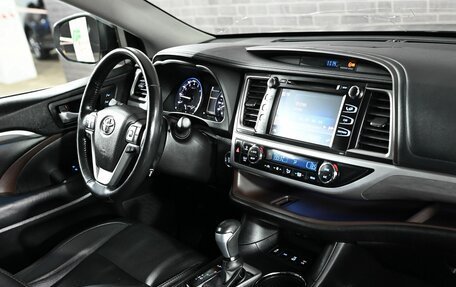 Toyota Highlander III, 2017 год, 4 400 000 рублей, 17 фотография