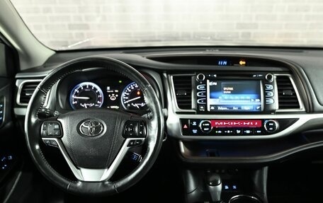 Toyota Highlander III, 2017 год, 4 400 000 рублей, 18 фотография