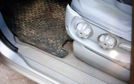 KIA Carnival III, 2005 год, 400 000 рублей, 8 фотография