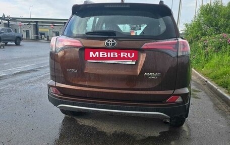 Toyota RAV4, 2017 год, 2 400 000 рублей, 4 фотография