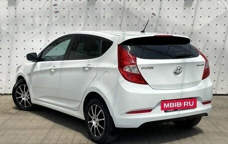 Hyundai Solaris II рестайлинг, 2015 год, 915 000 рублей, 5 фотография