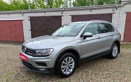 Volkswagen Tiguan II, 2018 год, 2 350 000 рублей, 1 фотография