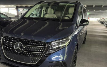 Mercedes-Benz V-Класс, 2025 год, 15 300 000 рублей, 2 фотография