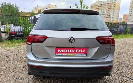 Volkswagen Tiguan II, 2018 год, 2 350 000 рублей, 2 фотография