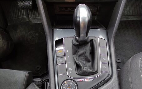 Volkswagen Tiguan II, 2018 год, 2 350 000 рублей, 19 фотография