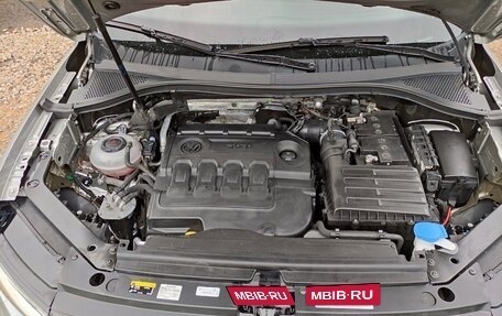 Volkswagen Tiguan II, 2018 год, 2 350 000 рублей, 11 фотография