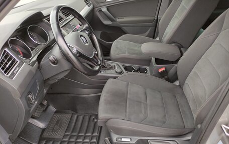 Volkswagen Tiguan II, 2018 год, 2 350 000 рублей, 26 фотография