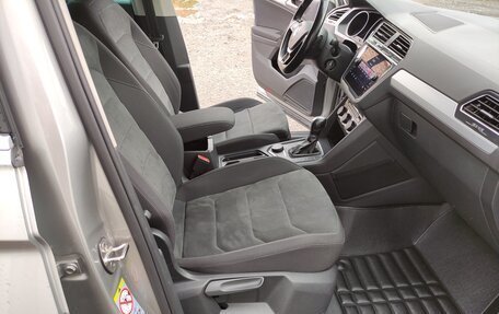 Volkswagen Tiguan II, 2018 год, 2 350 000 рублей, 31 фотография