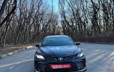 Toyota Camry, 2023 год, 3 950 000 рублей, 2 фотография