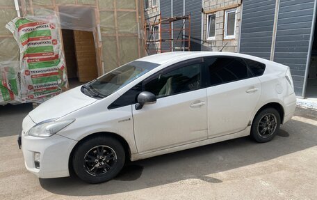 Toyota Prius, 2011 год, 1 050 000 рублей, 3 фотография