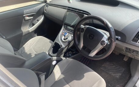 Toyota Prius, 2011 год, 1 050 000 рублей, 5 фотография