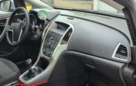 Opel Astra J, 2011 год, 800 000 рублей, 2 фотография