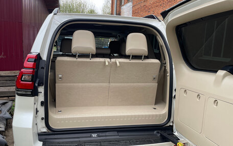 Toyota Land Cruiser Prado 150 рестайлинг 2, 2019 год, 3 750 000 рублей, 4 фотография