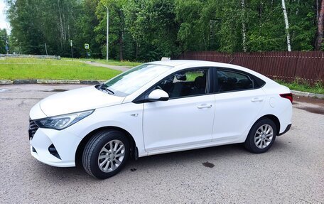 Hyundai Solaris II рестайлинг, 2021 год, 1 750 000 рублей, 2 фотография