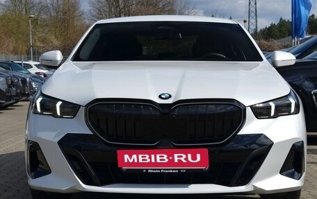 BMW 5 серия, 2025 год, 6 740 000 рублей, 2 фотография