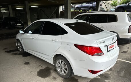 Hyundai Solaris II рестайлинг, 2015 год, 1 000 000 рублей, 4 фотография