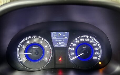 Hyundai Solaris II рестайлинг, 2015 год, 1 000 000 рублей, 6 фотография