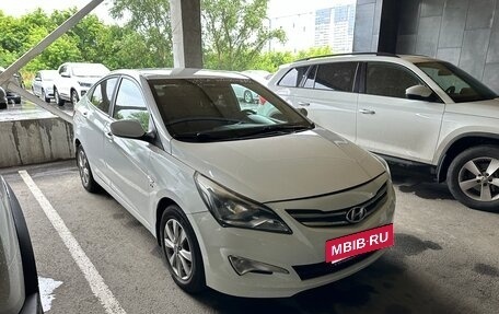 Hyundai Solaris II рестайлинг, 2015 год, 1 000 000 рублей, 2 фотография