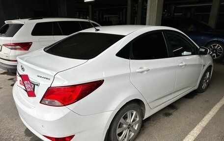 Hyundai Solaris II рестайлинг, 2015 год, 1 000 000 рублей, 3 фотография