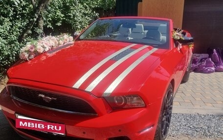 Ford Mustang VI рестайлинг, 2012 год, 2 000 000 рублей, 2 фотография