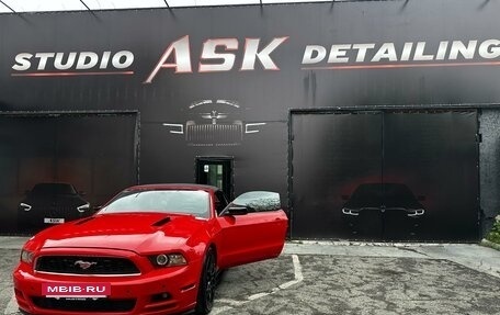 Ford Mustang VI рестайлинг, 2012 год, 2 000 000 рублей, 4 фотография