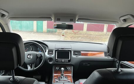 Volkswagen Touareg III, 2011 год, 1 790 000 рублей, 10 фотография