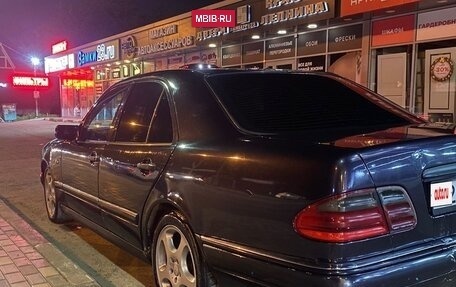 Mercedes-Benz E-Класс, 1997 год, 535 000 рублей, 2 фотография