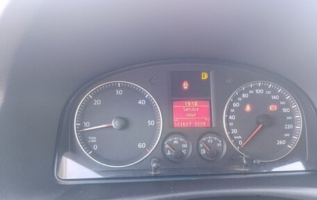 Volkswagen Touran III, 2005 год, 650 000 рублей, 6 фотография