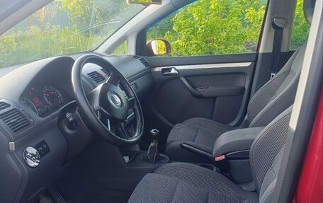 Volkswagen Touran III, 2005 год, 650 000 рублей, 5 фотография