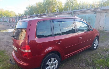 Volkswagen Touran III, 2005 год, 650 000 рублей, 4 фотография