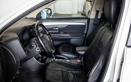 Mitsubishi Outlander III рестайлинг 3, 2013 год, 1 695 000 рублей, 9 фотография