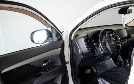 Mitsubishi Outlander III рестайлинг 3, 2013 год, 1 695 000 рублей, 7 фотография