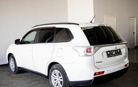 Mitsubishi Outlander III рестайлинг 3, 2013 год, 1 695 000 рублей, 6 фотография
