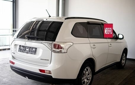 Mitsubishi Outlander III рестайлинг 3, 2013 год, 1 695 000 рублей, 4 фотография