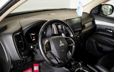 Mitsubishi Outlander III рестайлинг 3, 2013 год, 1 695 000 рублей, 10 фотография