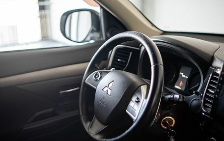 Mitsubishi Outlander III рестайлинг 3, 2013 год, 1 695 000 рублей, 19 фотография