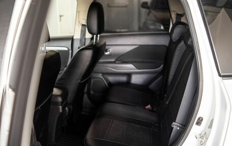 Mitsubishi Outlander III рестайлинг 3, 2013 год, 1 695 000 рублей, 16 фотография